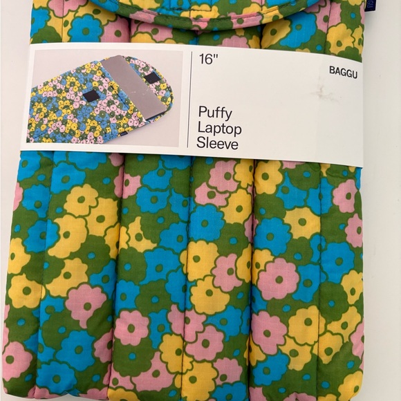 NWT BAGGU Puffy 16” Laptop Sleeve - Flowerbed - Picture 5 of 14